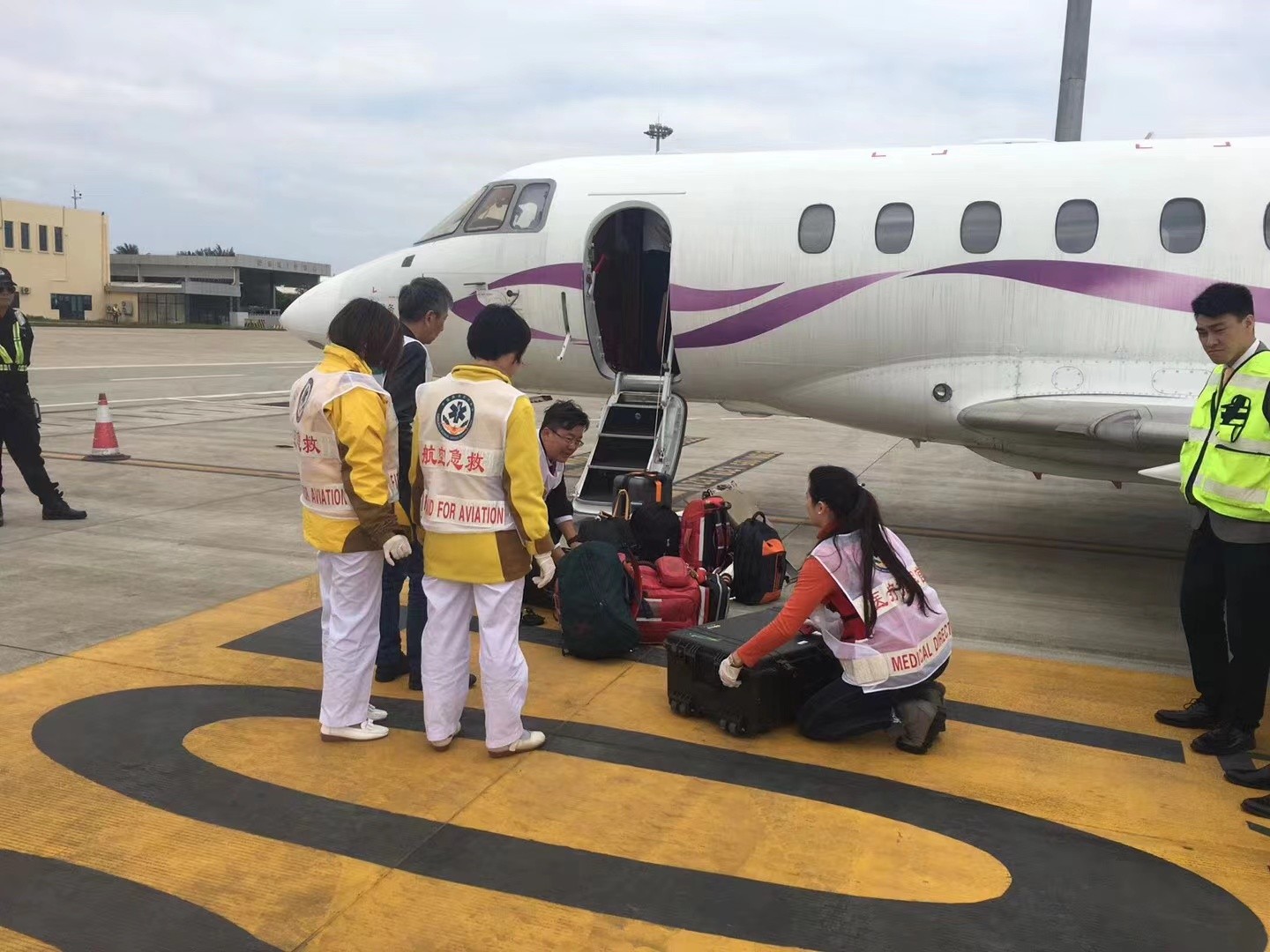平和县香港出入境救护车出租